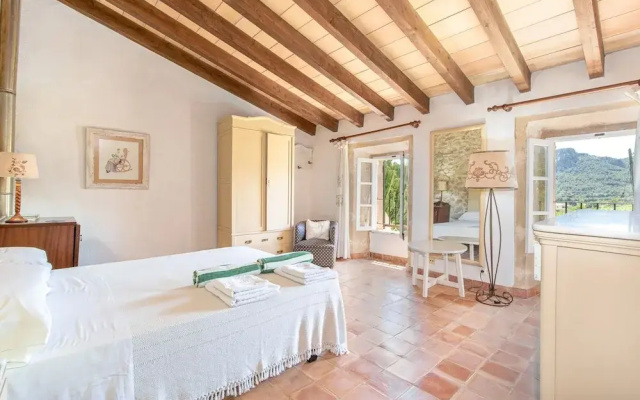 Traditional Charm With Private Pool