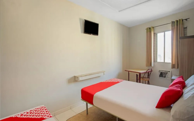 Oyo B Plaza Hotel