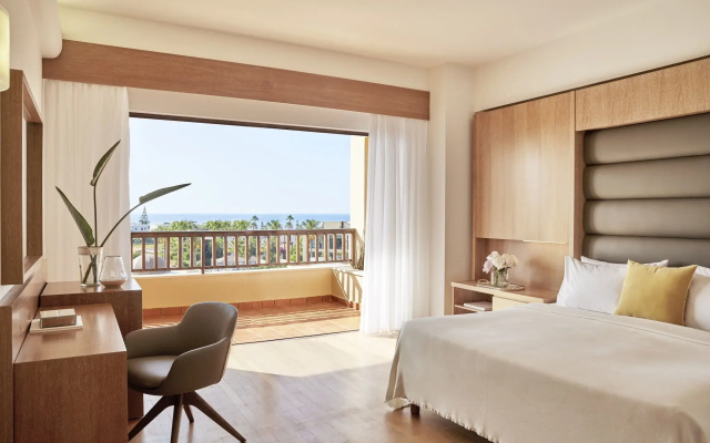 Minoa Palace Resort