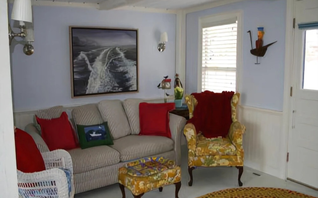 Catbird Seat - Two Bedroom Home