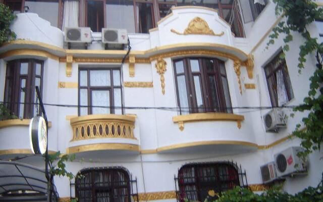 Отель Nayla Palace вид на фасад