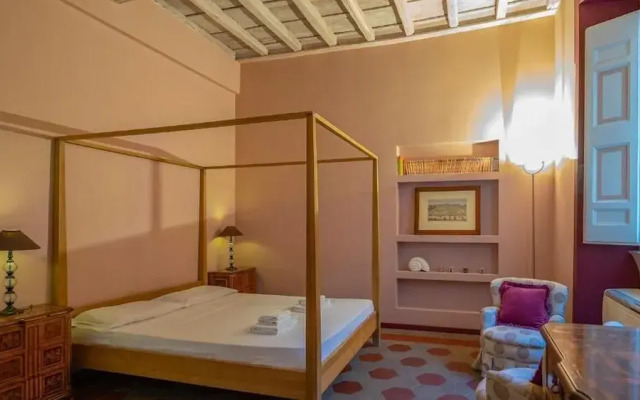 Campo De' Fiori Pinky House