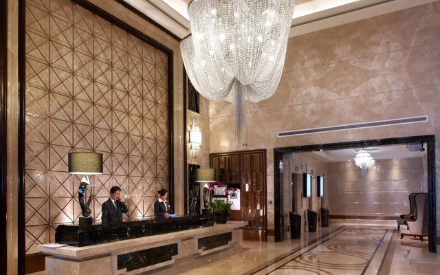 S Aura Hotel