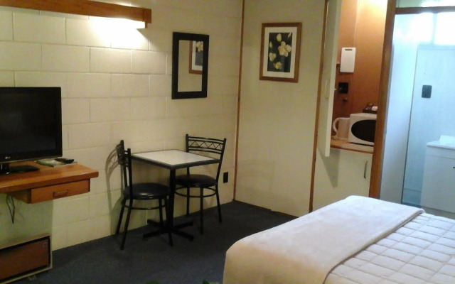 Elmore Lodge Motel