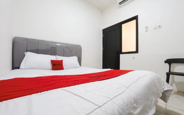 RedDoorz @ Flamboyan Harapan Indah