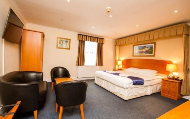 Chesters Hotel & Restaurant
