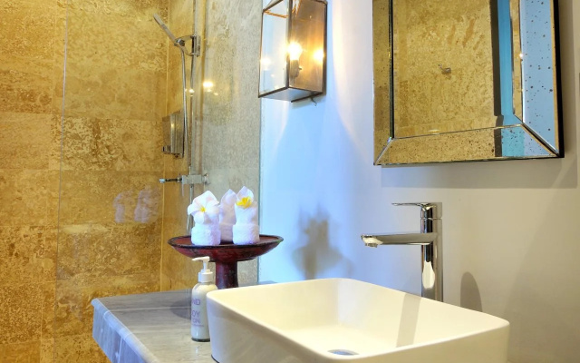 Room & Vespa Suite 1