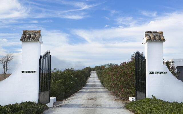 Отель Hacienda de San Rafael вид на фасад