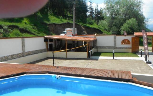 Отель Dragushinovo Boutique Chalet Hotel Болгария, Боровец - отзывы, цены и фото номеров - забронировать отель Dragushinovo Boutique Chalet Hotel онлайн бассейн