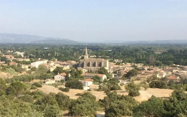Le Calme Et la Tranquilite a 15 Minutes D'avignon