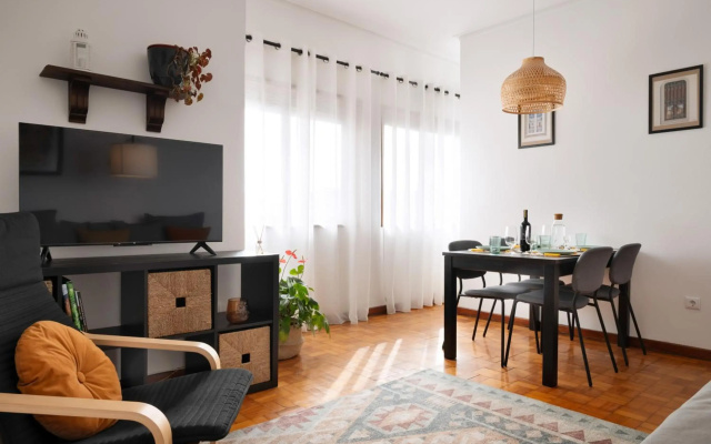 ! Luminous 2BR Top Floor ! Praça da República