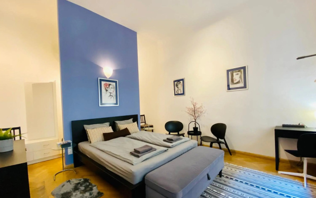 Deco House - Huge central two bedroom
