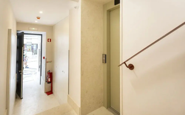 JOIVY Luxurious 2BR Apt w/street view, 2mins to Santa Justa Lift