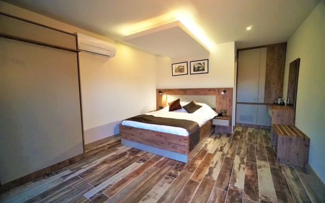 Milyos Hotel