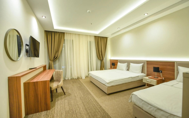 Hotel Lazaro