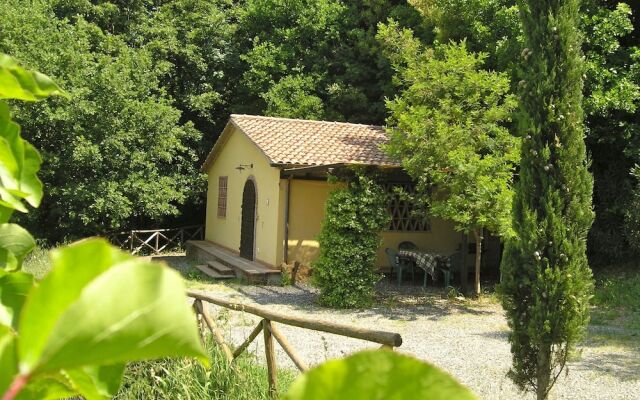 Отель Agriturismo Fattoria La Prugnola Монтескудаио вид на фасад