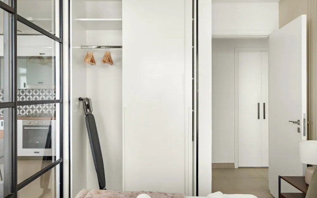 Silkhaus Stylish 2bdr Emaar Tower Near Mall