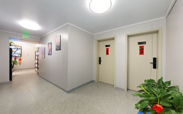 Theone Hotel（Wansui Mountain Wuxia City Store）