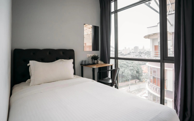 B Lot Hotel