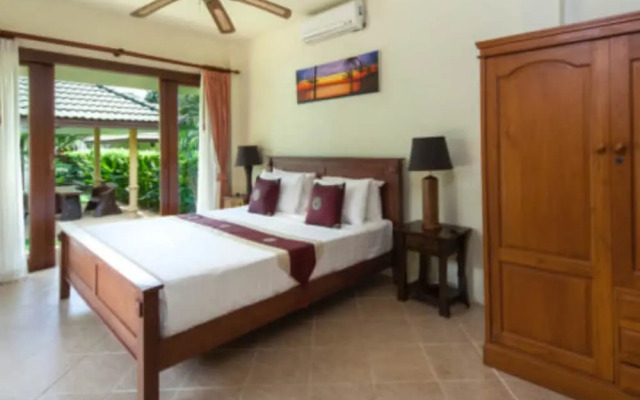 3 Bedroom Pool Villa 20 seconds from Samrong beach front