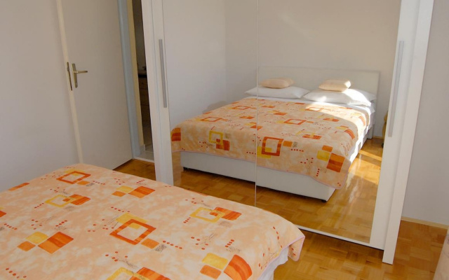 Apartment Ante - with large terrace : A1 Primosten, Riviera Sibenik