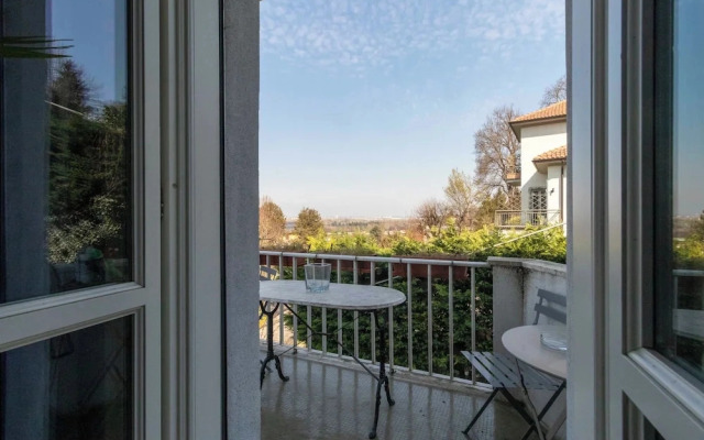 Guesthost - Charming Apt With Parking!