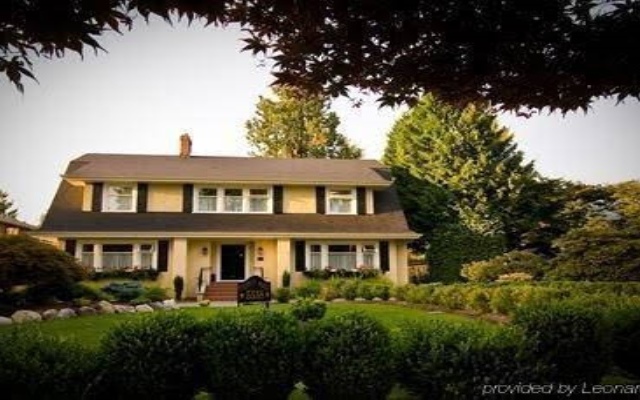 Отель Haddon House Bed & Breakfast Канада, Бурнаби - отзывы, цены и фото номеров - забронировать отель Haddon House Bed & Breakfast онлайн вид на фасад