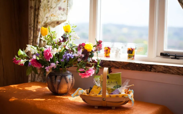 Luxury Shepherd's Hut Style Cabin With Views