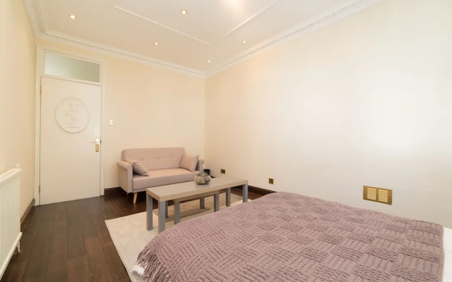 Excel Apartments Hyde Park
