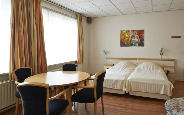 Hotel Tegenover