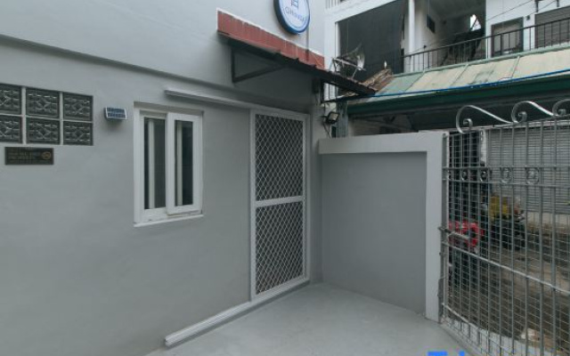 RedDoorz @ Qhouzz near PUP