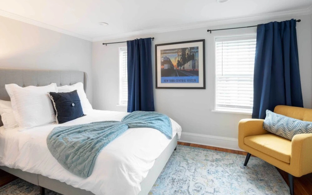 'brooke House' In The Heart of Downtown w/ Patio!