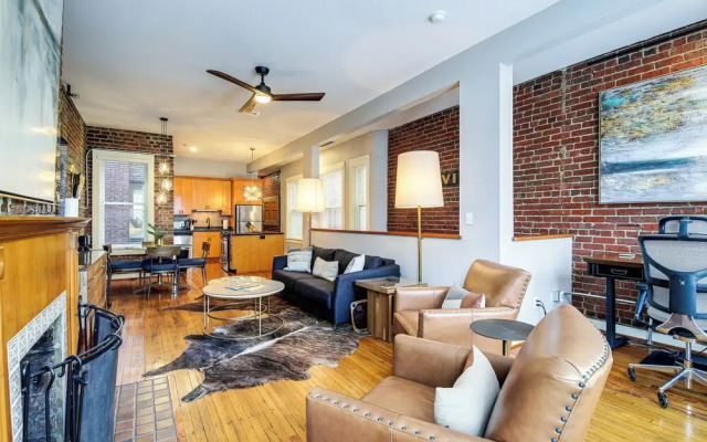 Stylish Dtwn Knoxville Condo w/ Rooftop Deck!
