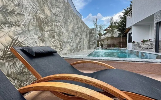Ilio Boutique Swim Up Rooms