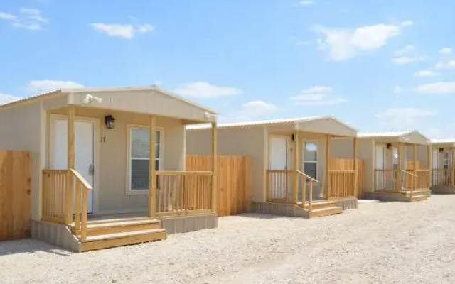 7 Oaks Lodging