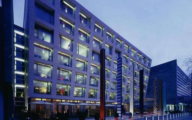 Radisson Blu Media Harbour Hotel, Düsseldorf вид на фасад