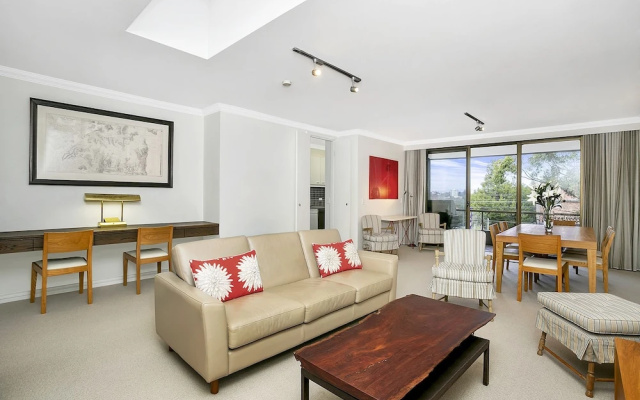 Sunny and Spacious Two Bdr Apt - SPF13