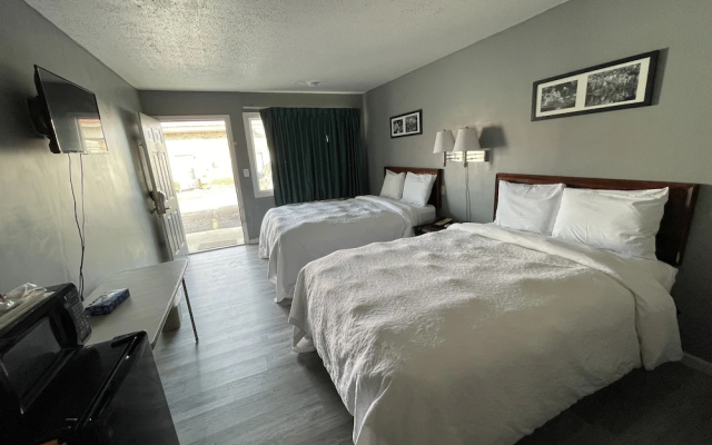 Covered Bridge Inn & Suites