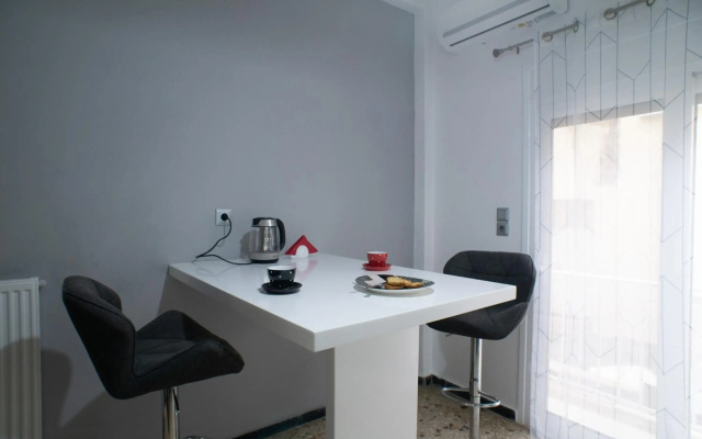 Modern-Lux Central 1 Bedroom Condo