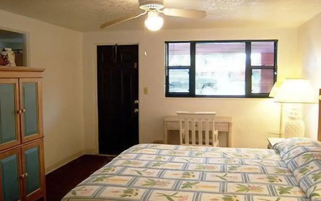 Lake Roy Beach Inn
