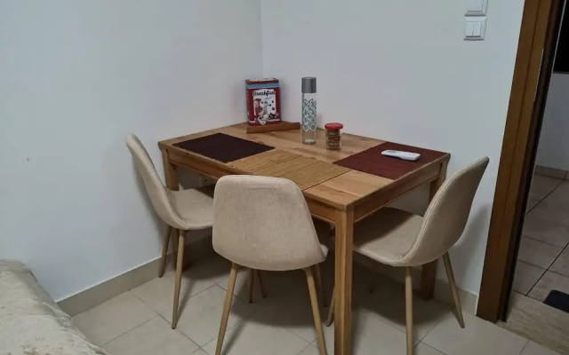 Apartment - Sleeps 5 - Parking - Private Terrace