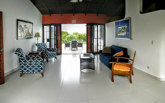 El Mirador Suites and Lounge