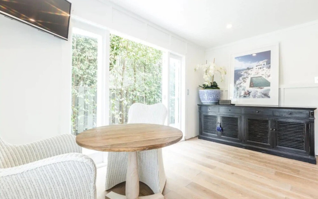 Stunning and Modern 4 Bedroom Townhouse Near Kohi Beach
