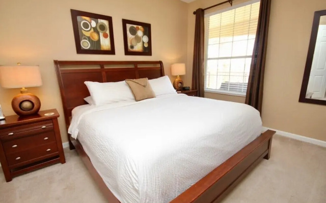 Lake View Delight 3 Bedroom Condo