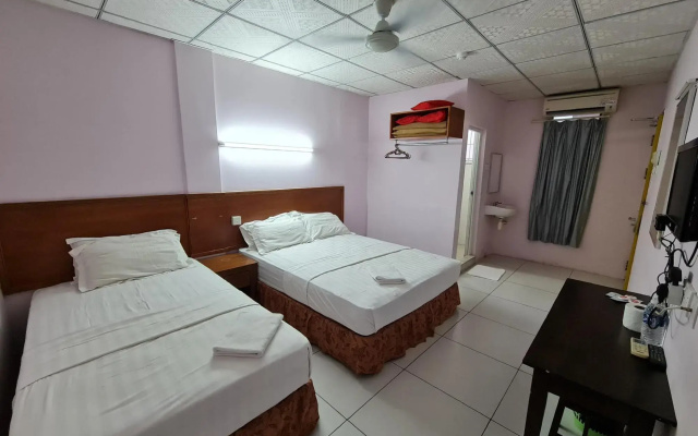 Aristo Hotel 81
