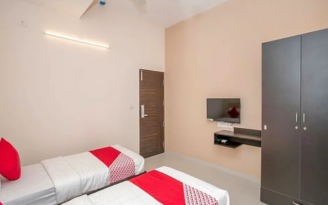 Super OYO Capital O 3 Square Near Sri Amruth Chithra Mandira