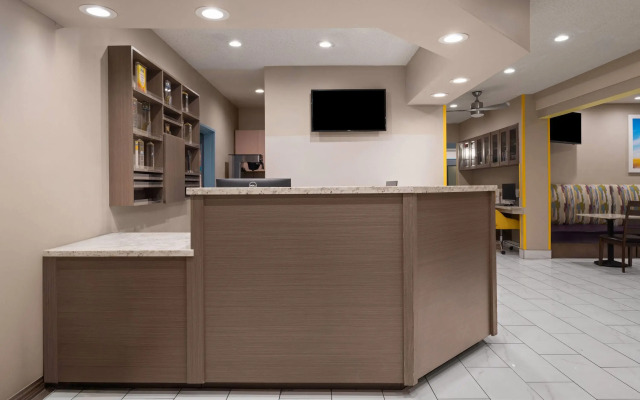Days Inn & Suites by Wyndham Airport Albuquerque