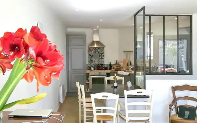 Apartment With 2 Bedrooms in Jonquières, With Wifi