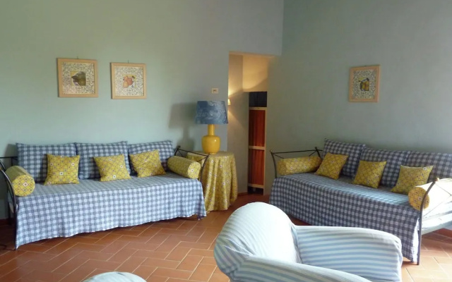 Quaint Holiday Home With Swimming Pool, Garden and Barbecue