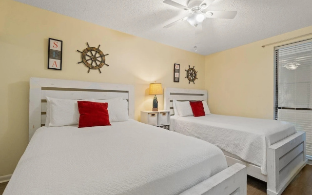 Pelican Pointe 202